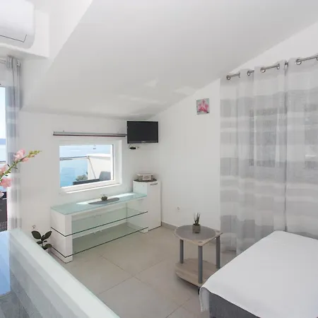 Bandic - 30 Meters To The Trogir