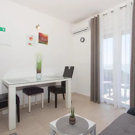 Bandic - 30 Meters To The Lejlighed Trogir