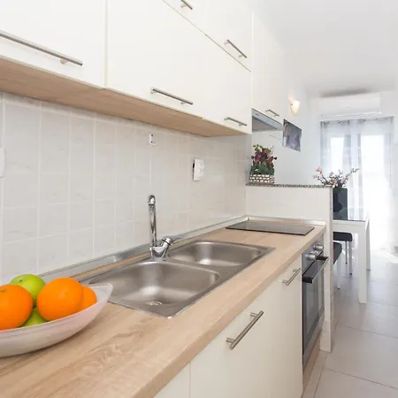 Bandic - 30 Meters To The Apartman Trogir