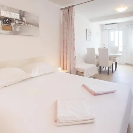 Bandic - 30 Meters To The Lejlighed *