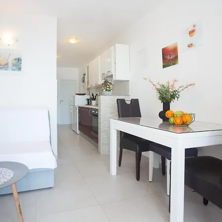 Bandic - 30 Meters To The Apartman Trogir