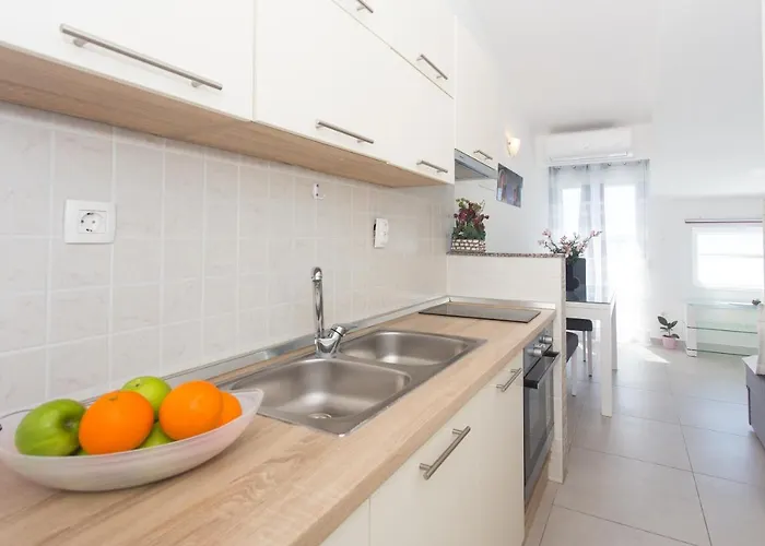Bandic - 30 Meters To The Apartman Trogir