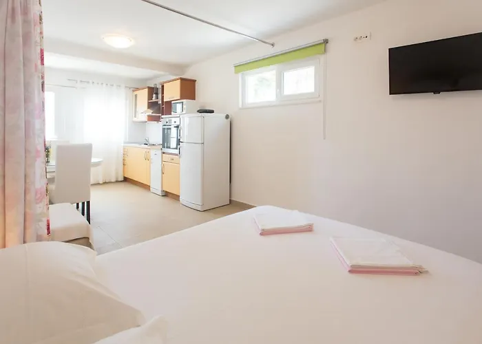 Bandic - 30 Meters To The Apartman Trogir