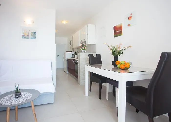 Bandic - 30 Meters To The Apartman Trogir